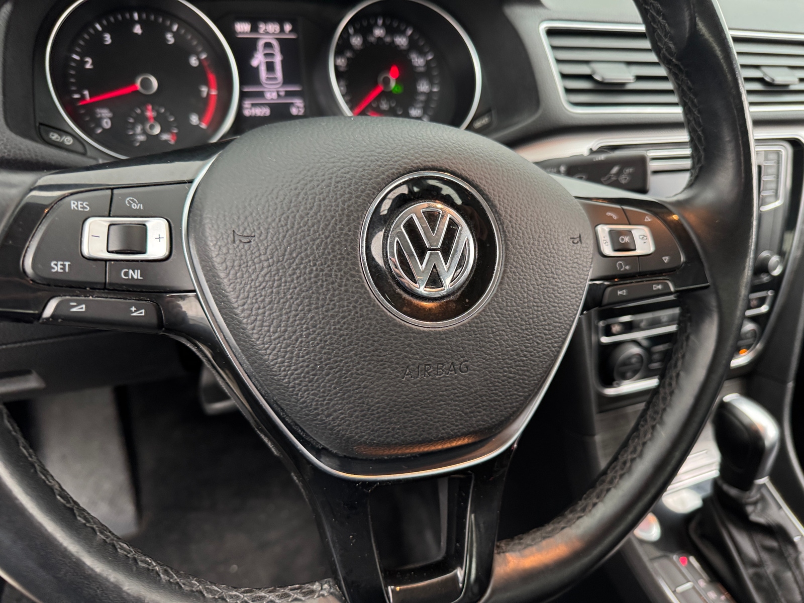 Thumbnail: 2017 Volkswagen Passat - 4