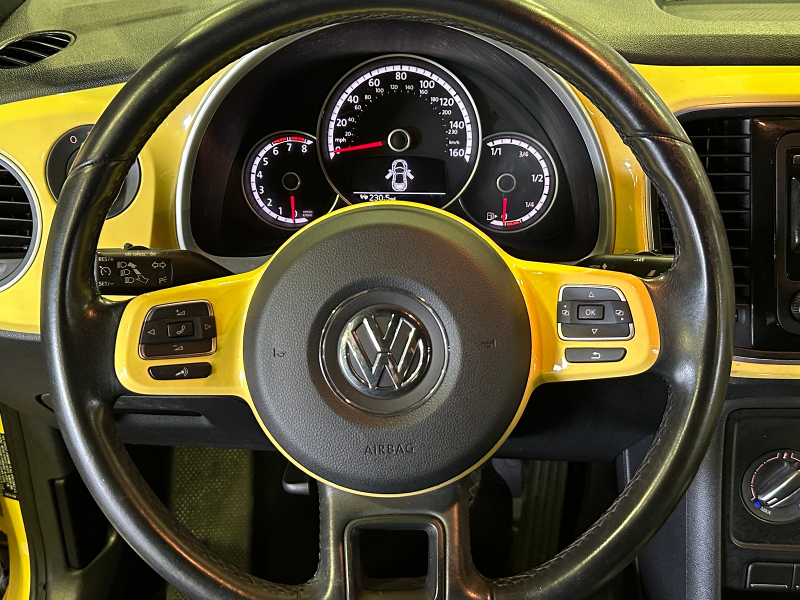 Thumbnail: 2015 Volkswagen Beetle - 4