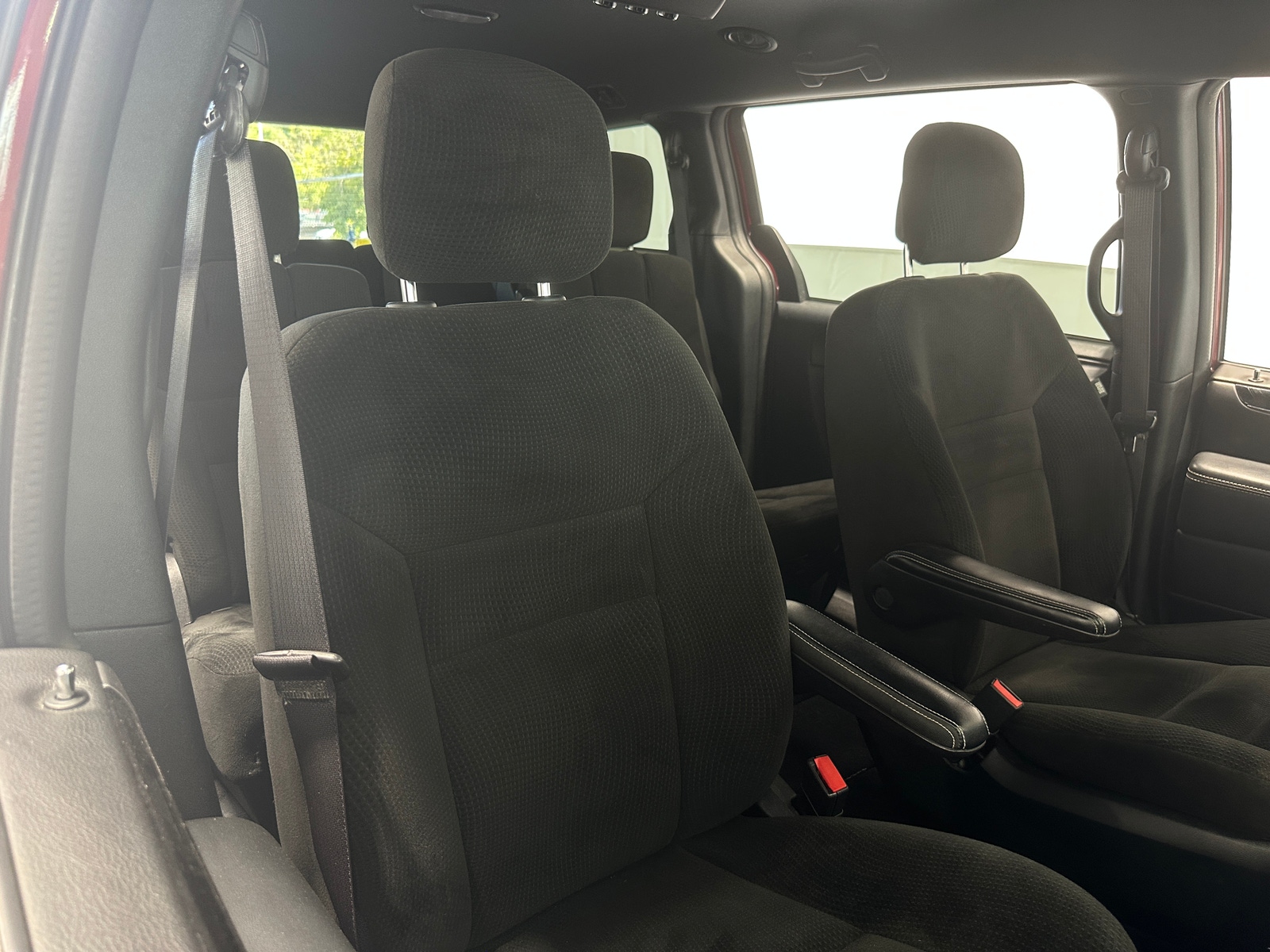 Thumbnail: 2016 Dodge Grand Caravan - 2