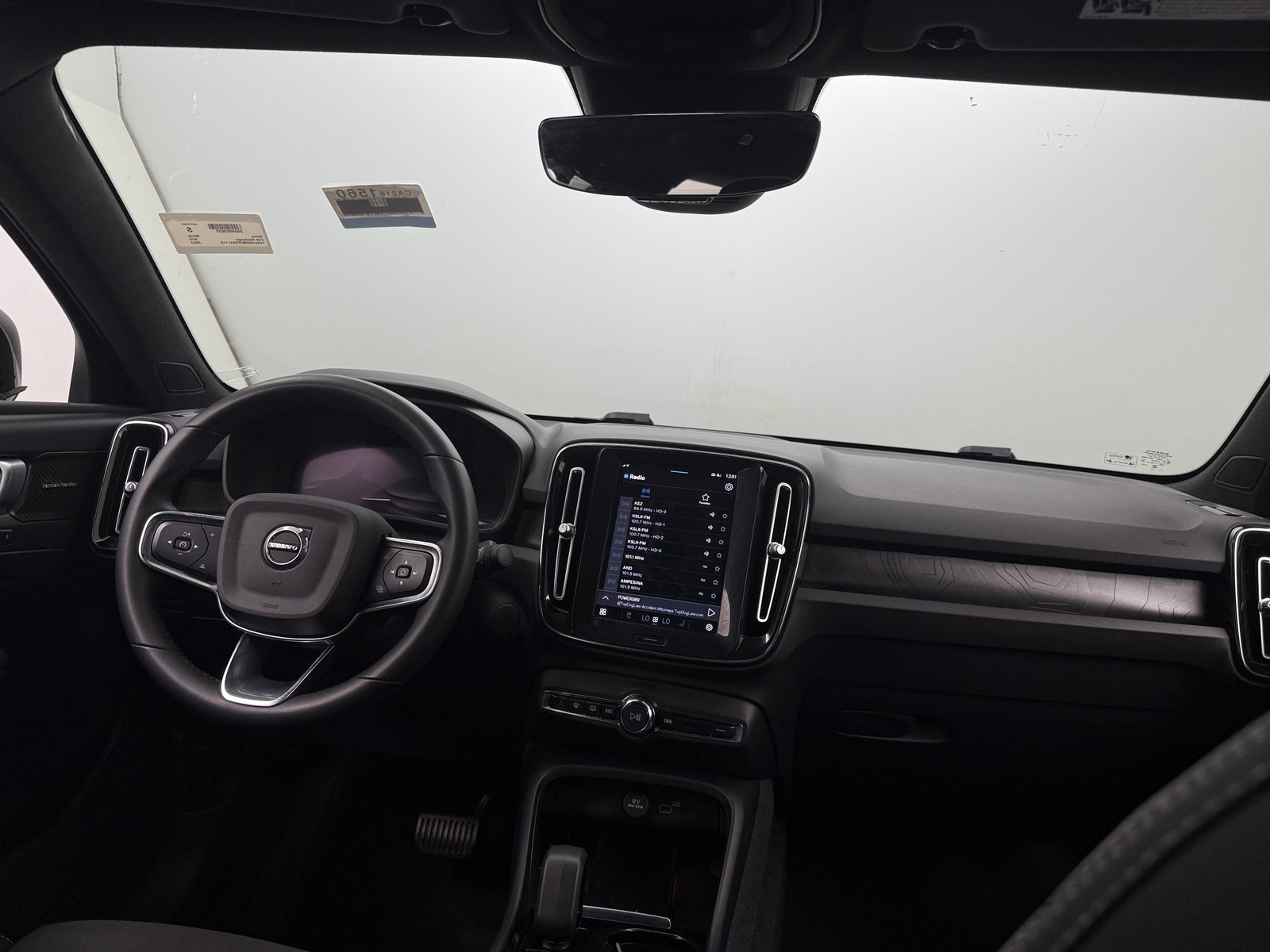 Thumbnail: 2023 Volvo C40 - 3