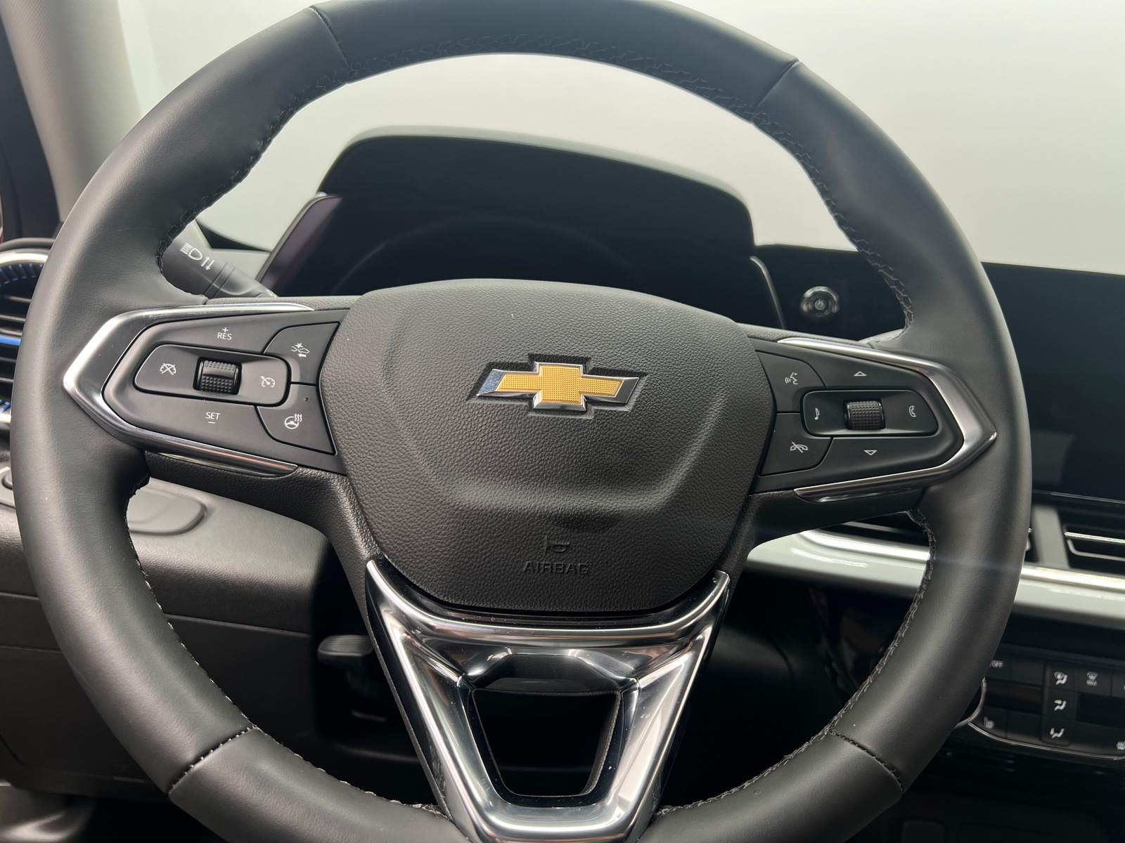 Thumbnail: 2025 Chevrolet Trax - 5