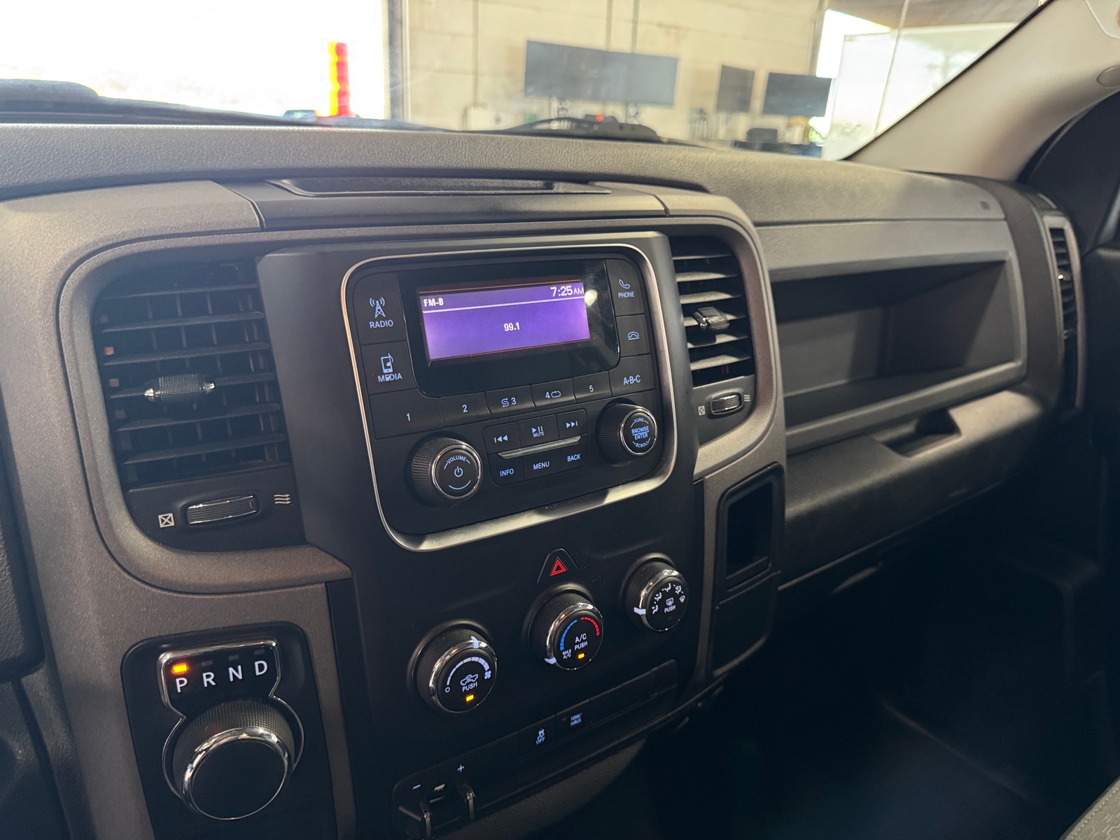Thumbnail: 2019 RAM 1500 Classic - 4