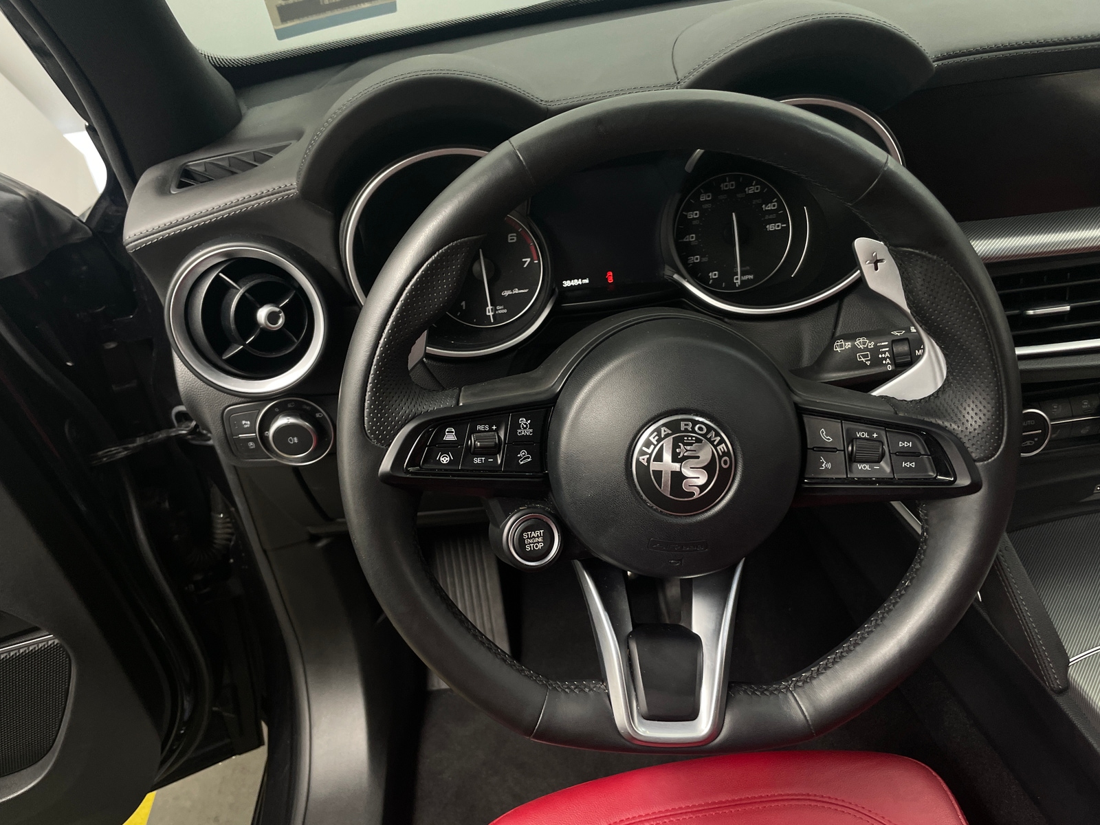 Thumbnail: 2023 Alfa Romeo Stelvio - 4