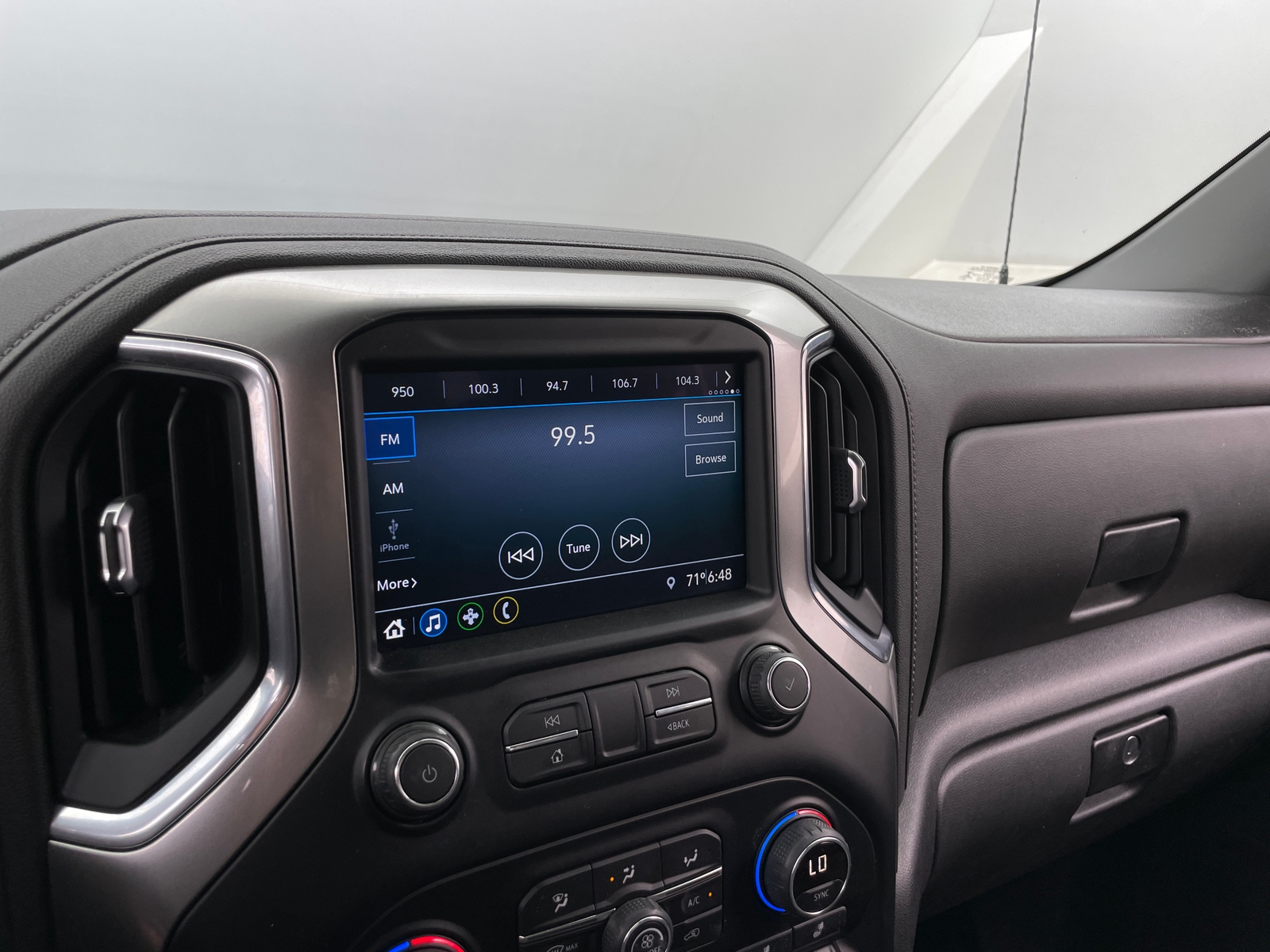 Thumbnail: 2021 Chevrolet Silverado 1500 - 4