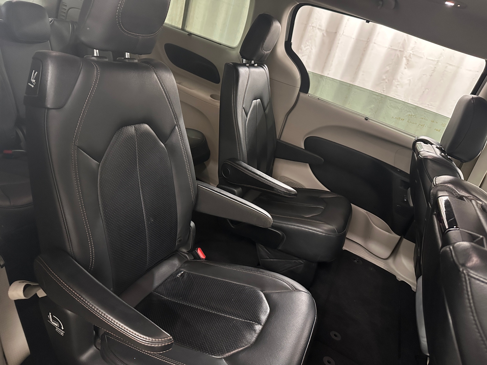 Thumbnail: 2020 Chrysler Pacifica - 5