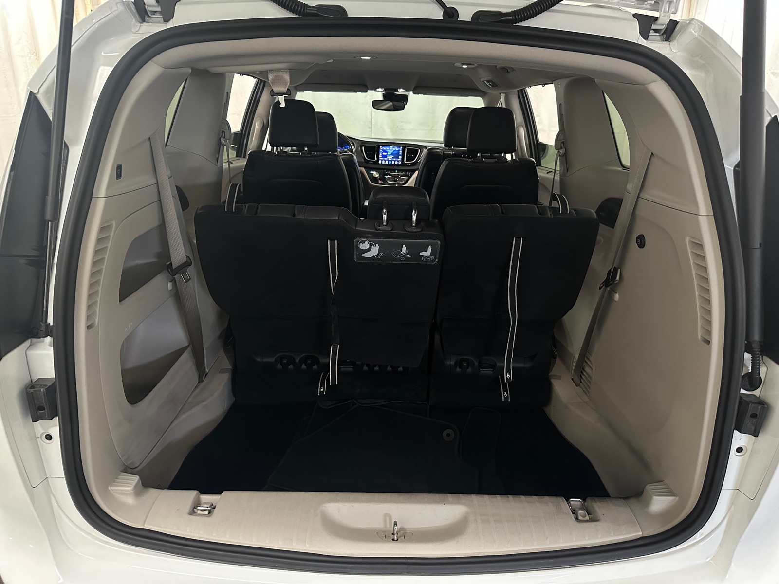 Thumbnail: 2020 Chrysler Pacifica - 6