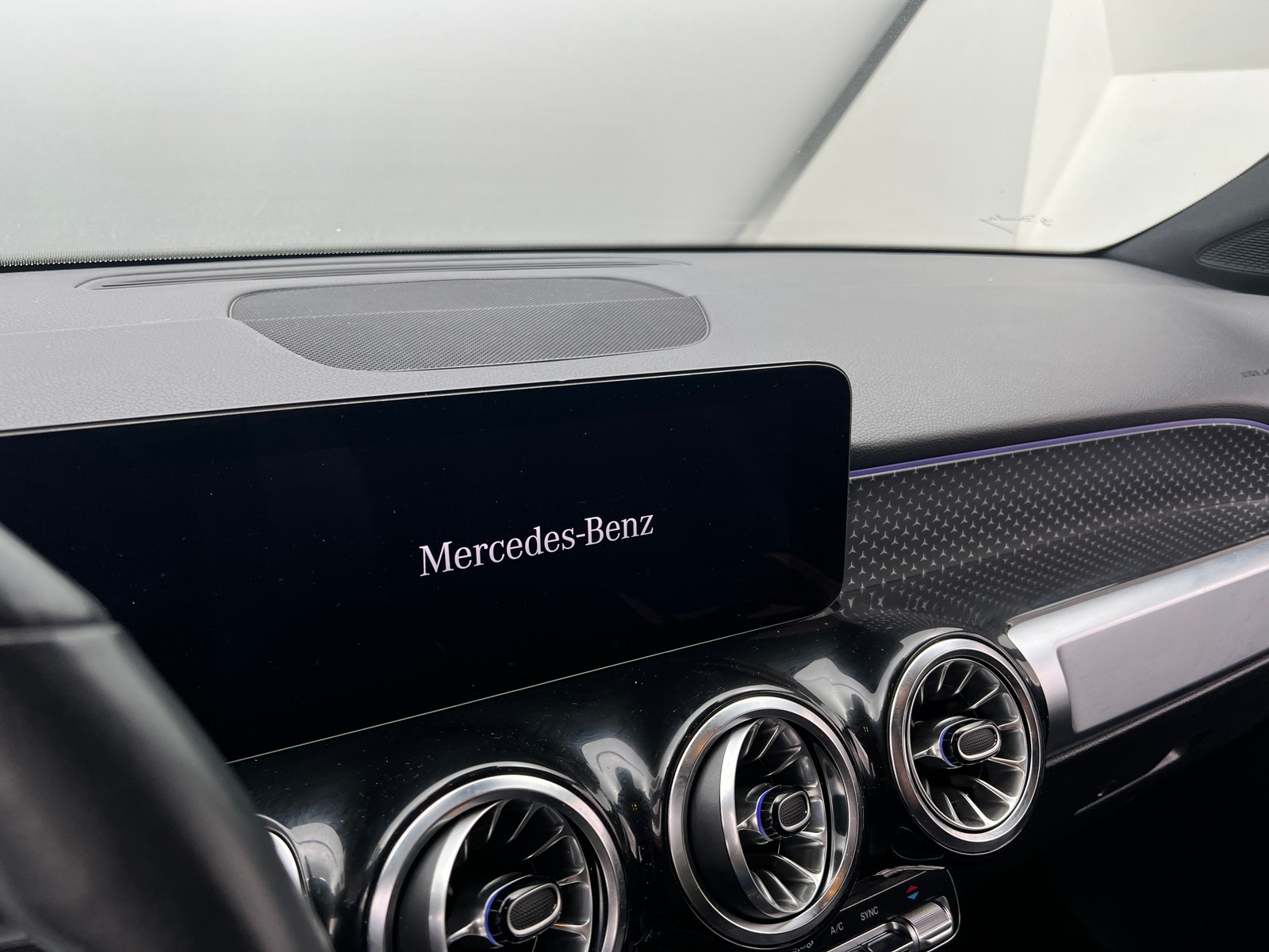 Thumbnail: 2024 Mercedes-Benz GLB - 3