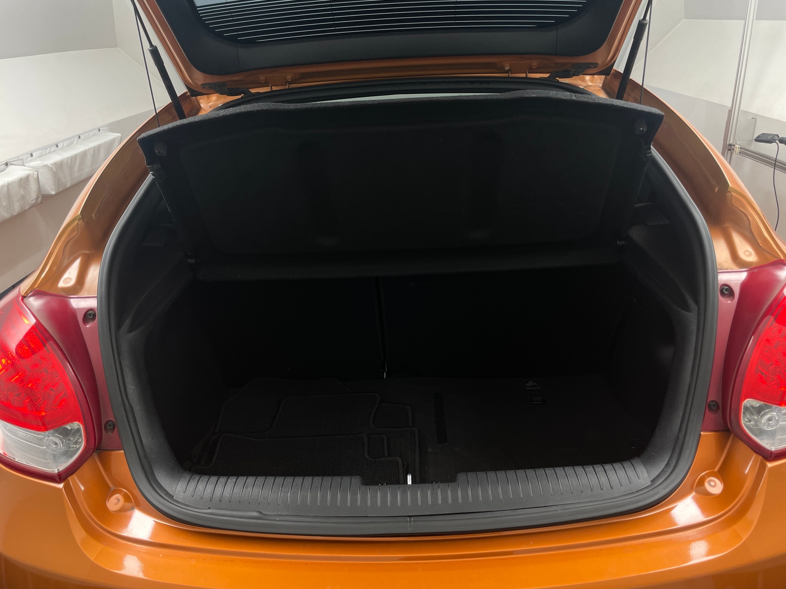 Thumbnail: 2016 Hyundai Veloster - 4