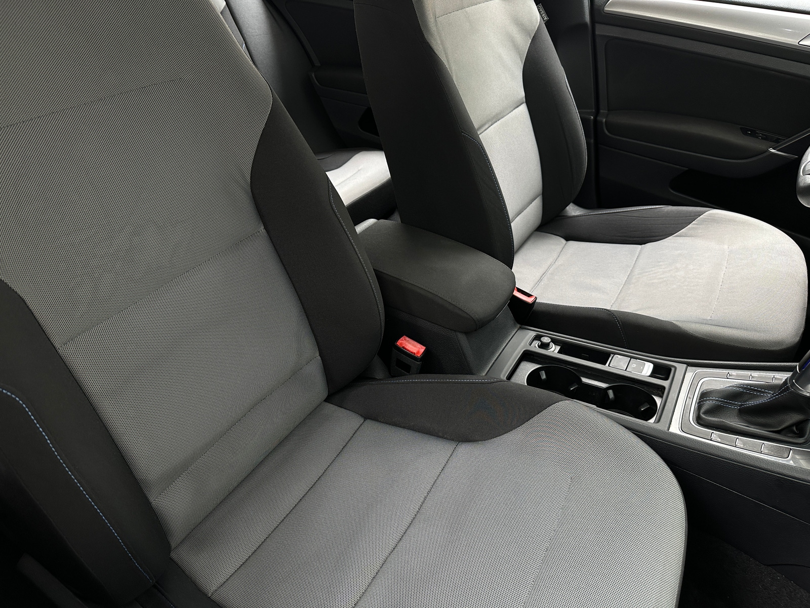 Thumbnail: 2016 Volkswagen e-Golf - 2