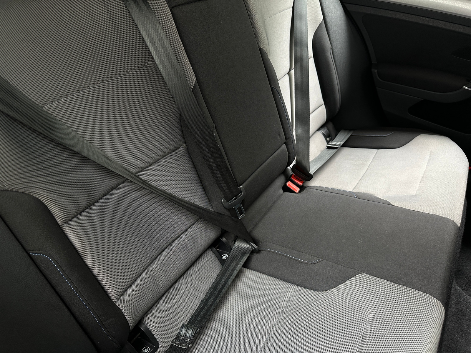 Thumbnail: 2016 Volkswagen e-Golf - 5