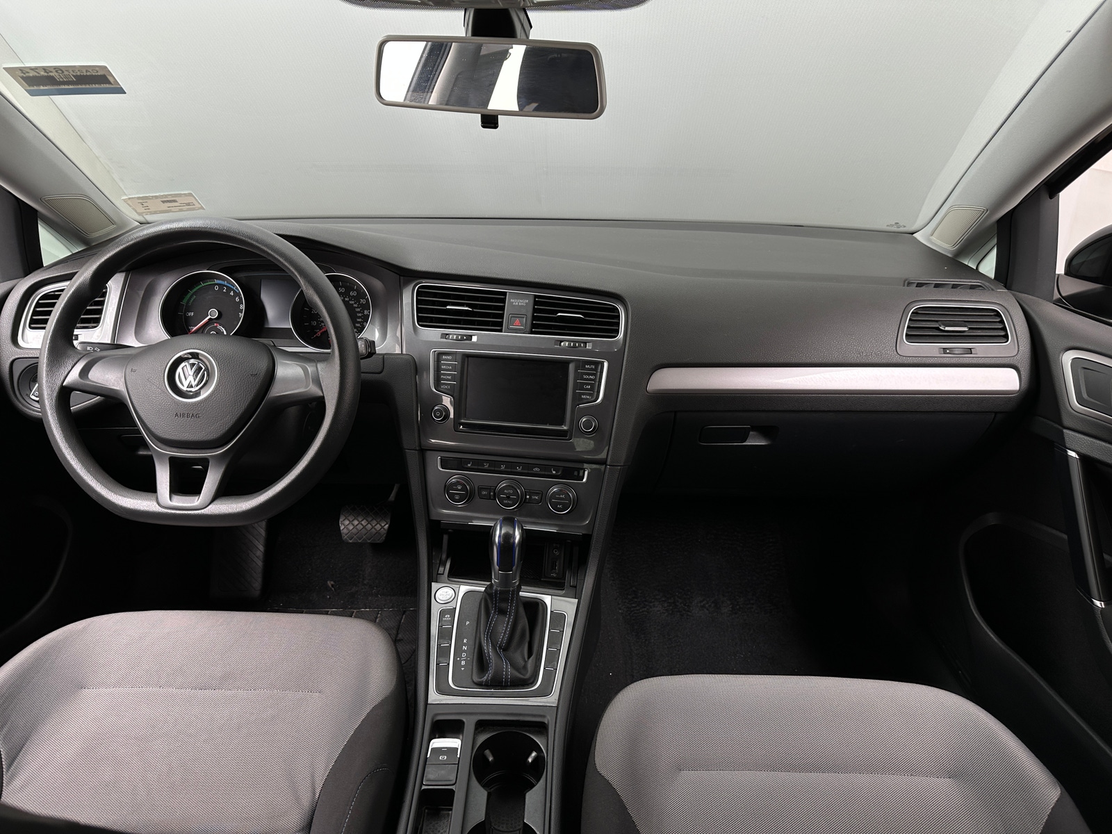 Thumbnail: 2016 Volkswagen e-Golf - 3