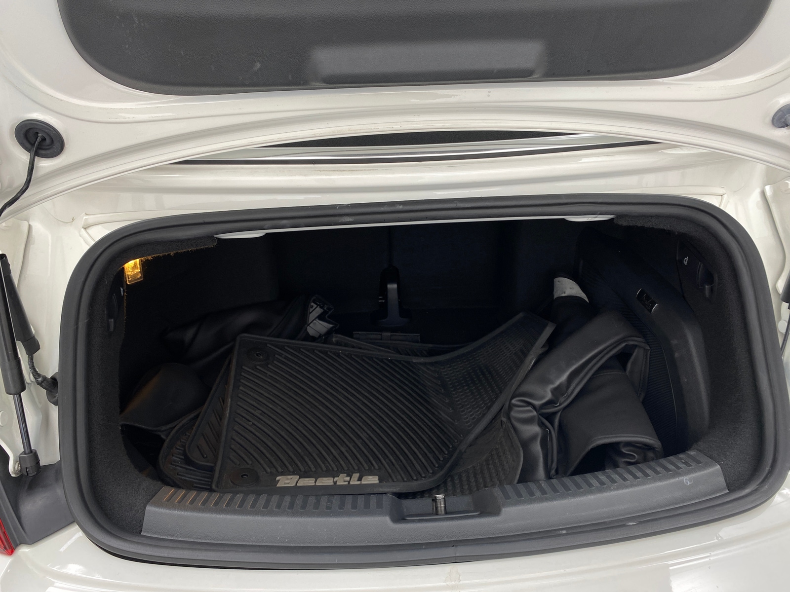 Thumbnail: 2013 Volkswagen Beetle - 7