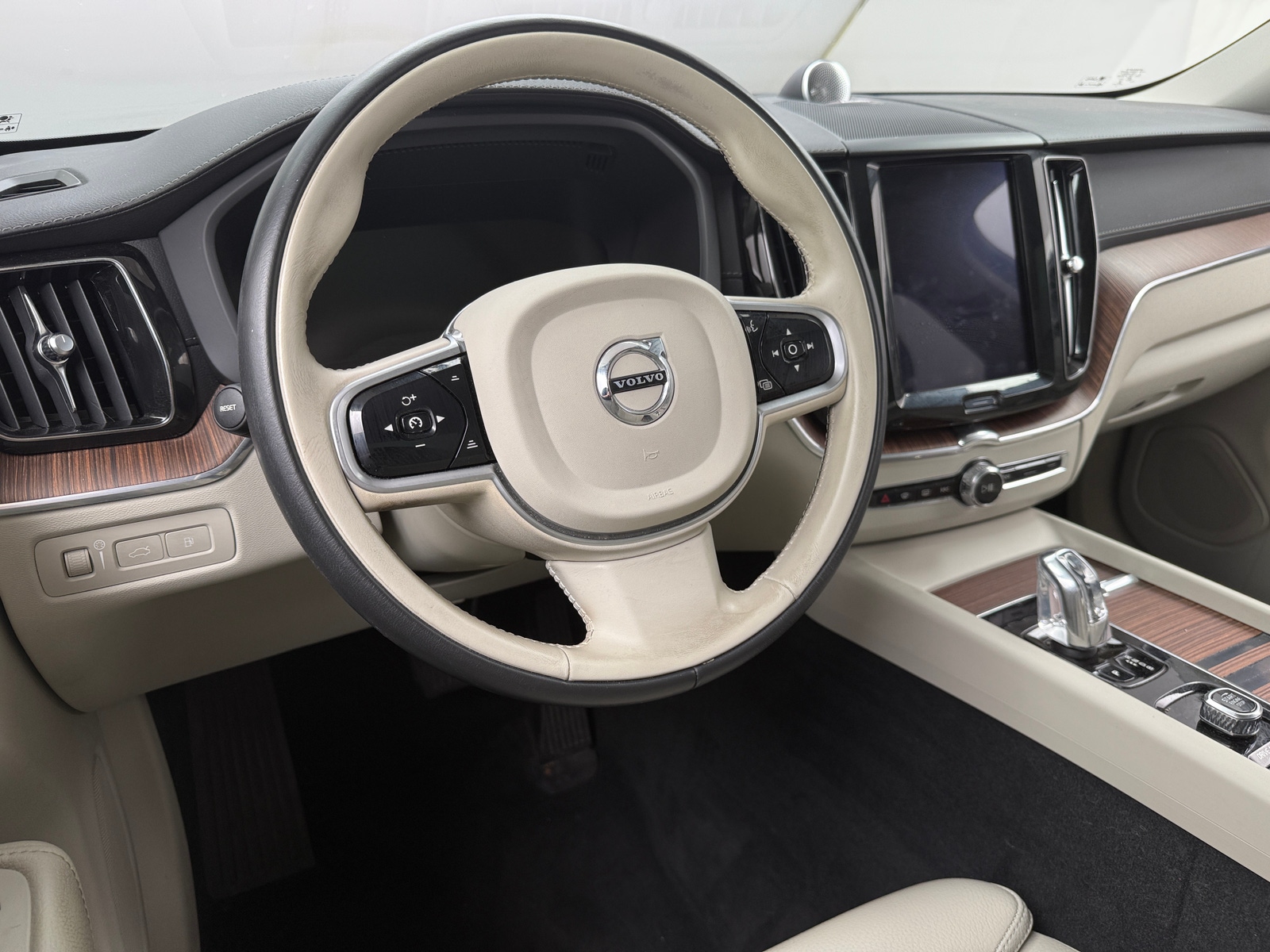 Thumbnail: 2019 Volvo XC60 - 4