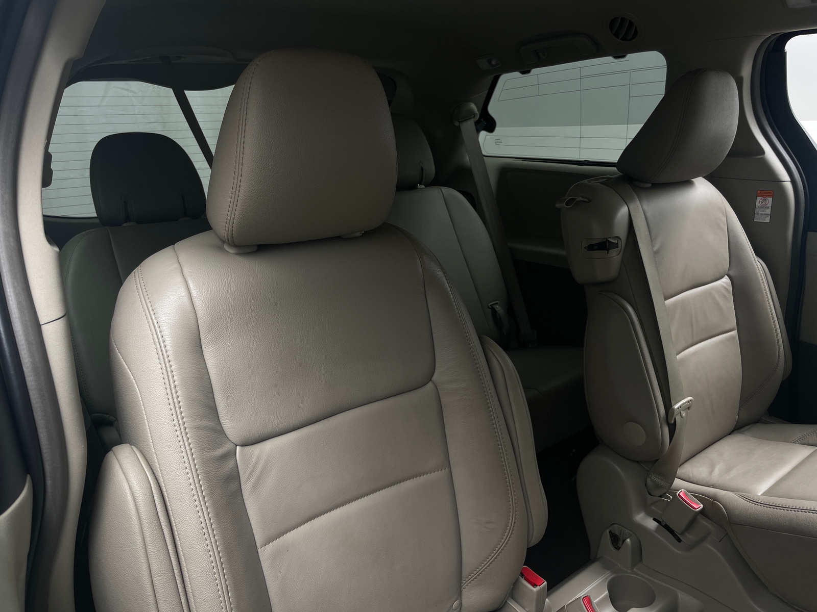Thumbnail: 2017 Toyota Sienna - 5