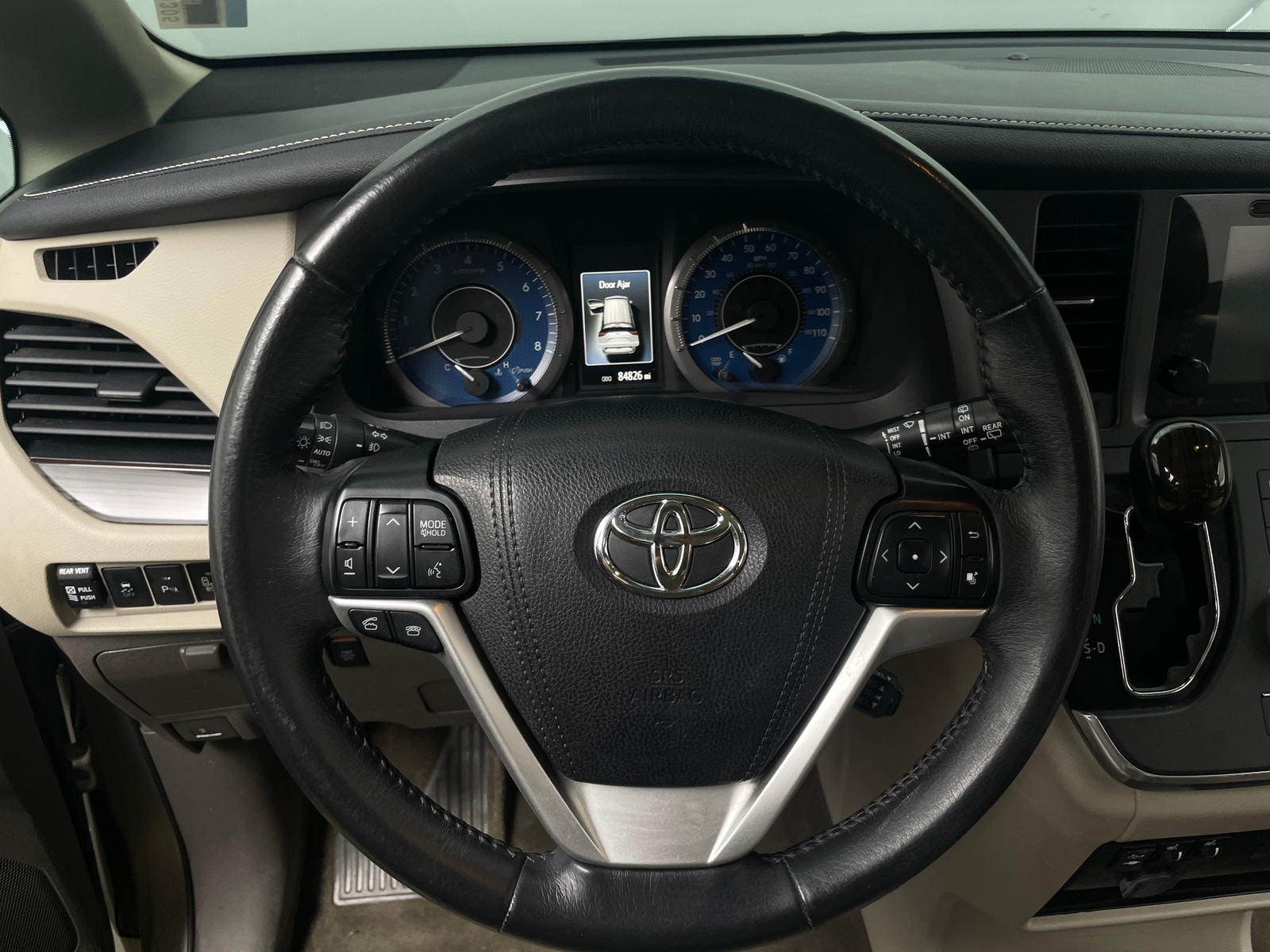 Thumbnail: 2017 Toyota Sienna - 4