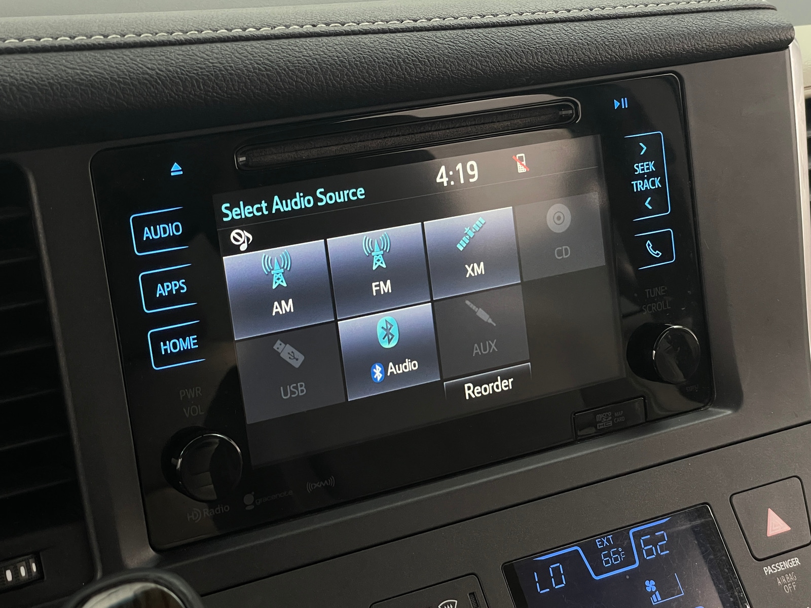 Thumbnail: 2017 Toyota Sienna - 3