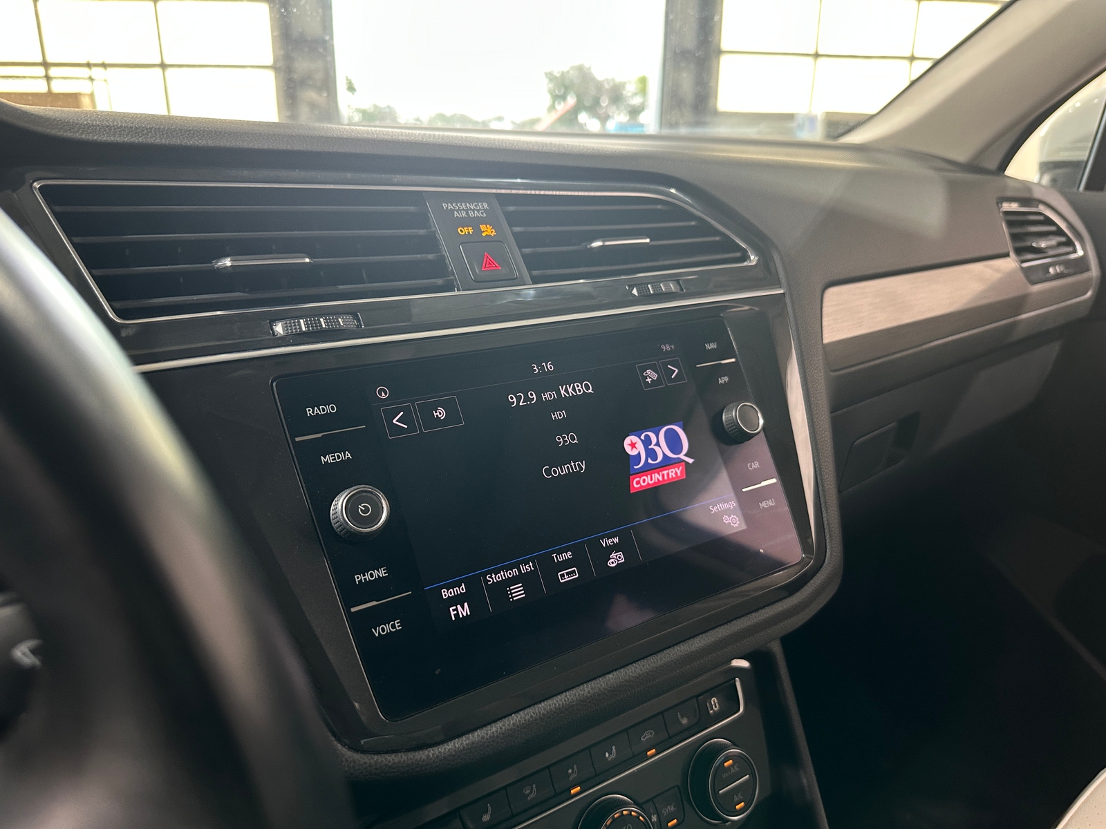 Thumbnail: 2019 Volkswagen Tiguan - 3