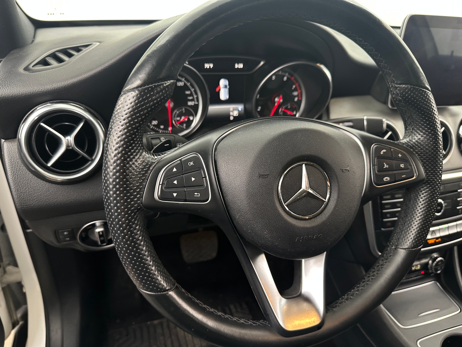 Thumbnail: 2020 Mercedes-Benz GLA - 4