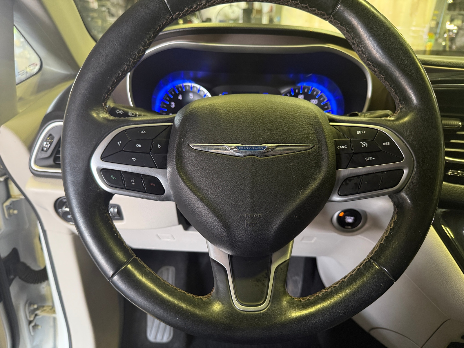 Thumbnail: 2018 Chrysler Pacifica - 4