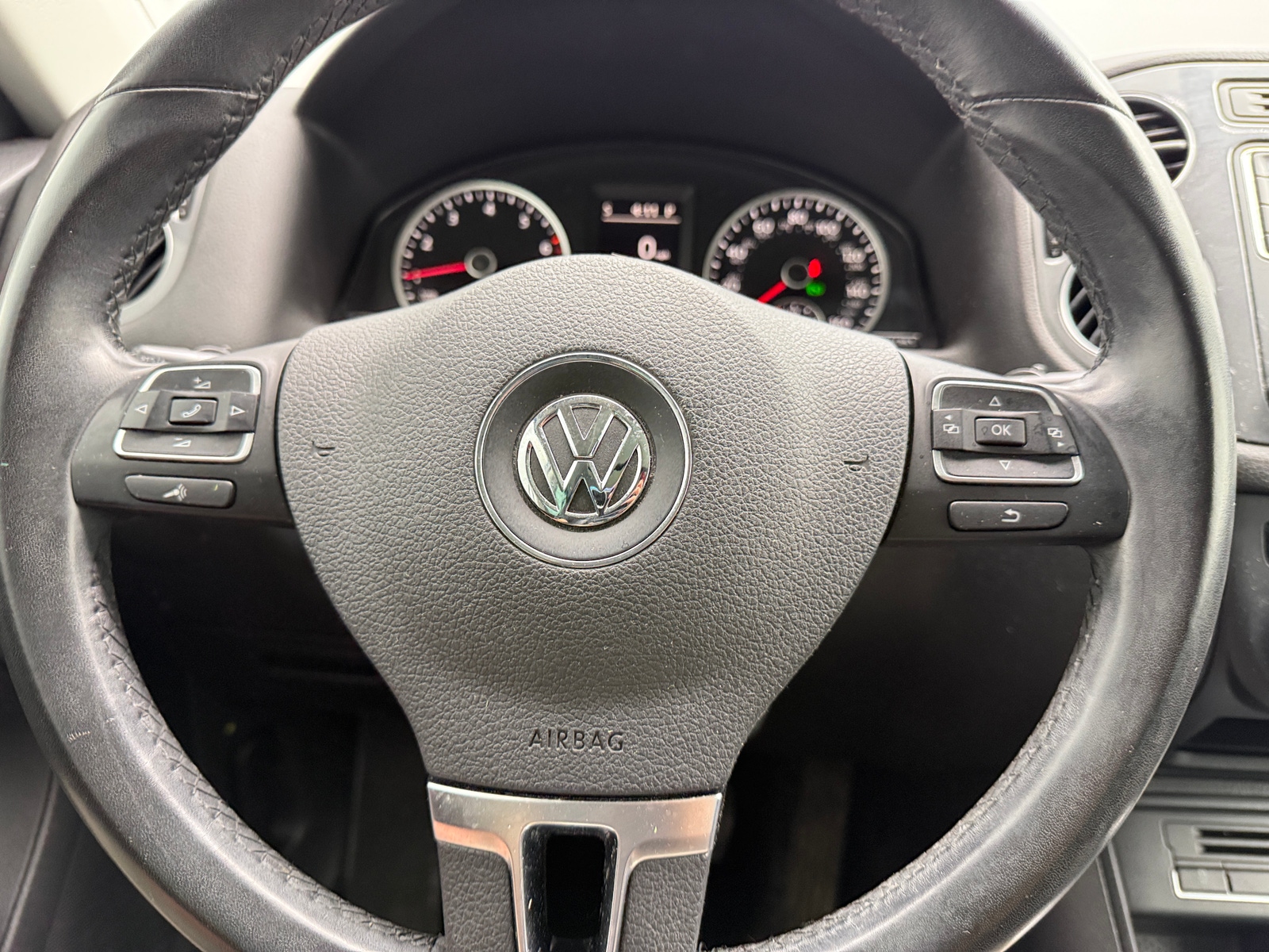 Thumbnail: 2017 Volkswagen Tiguan - 4