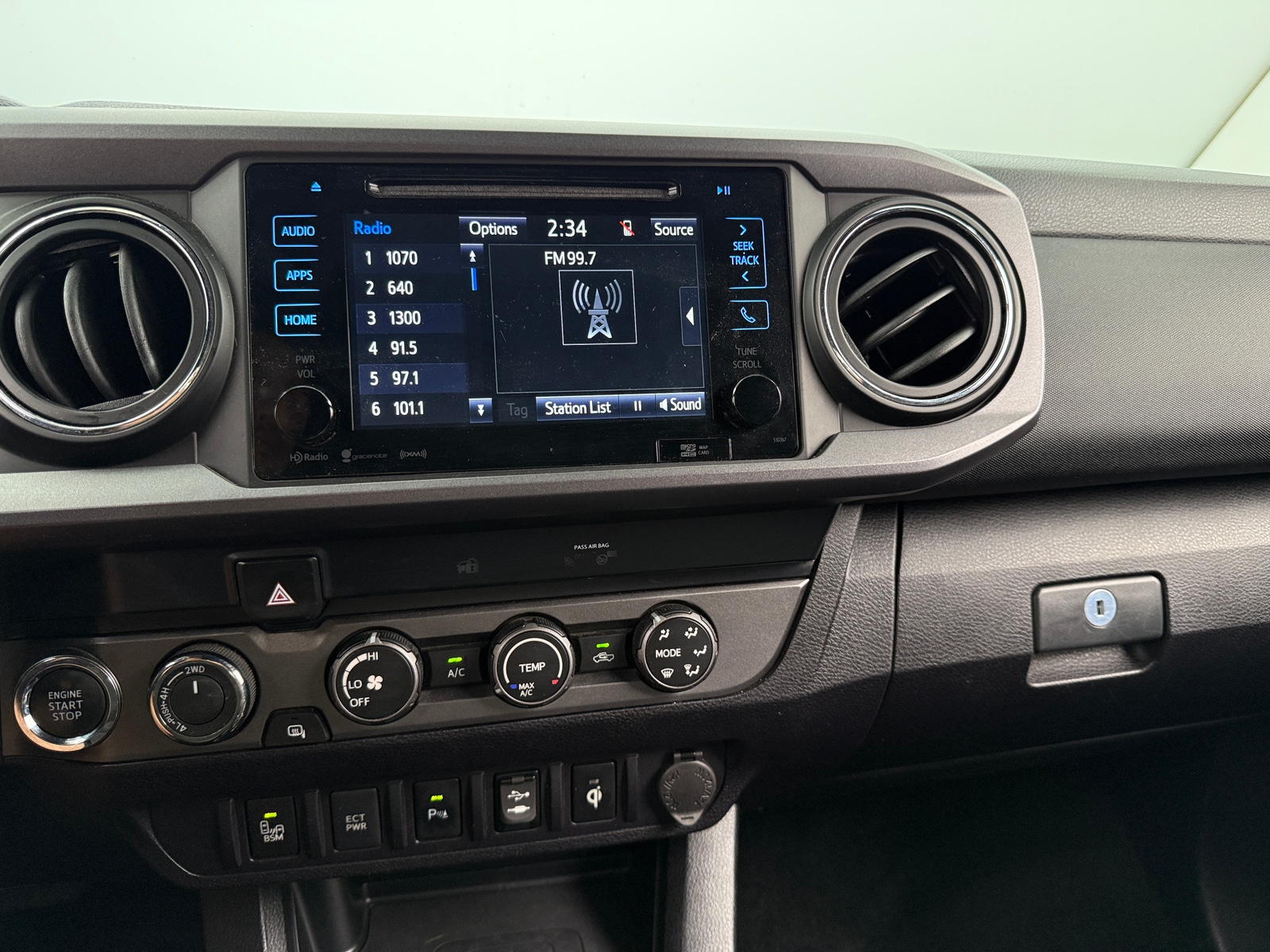 Thumbnail: 2019 Toyota Tacoma - 4