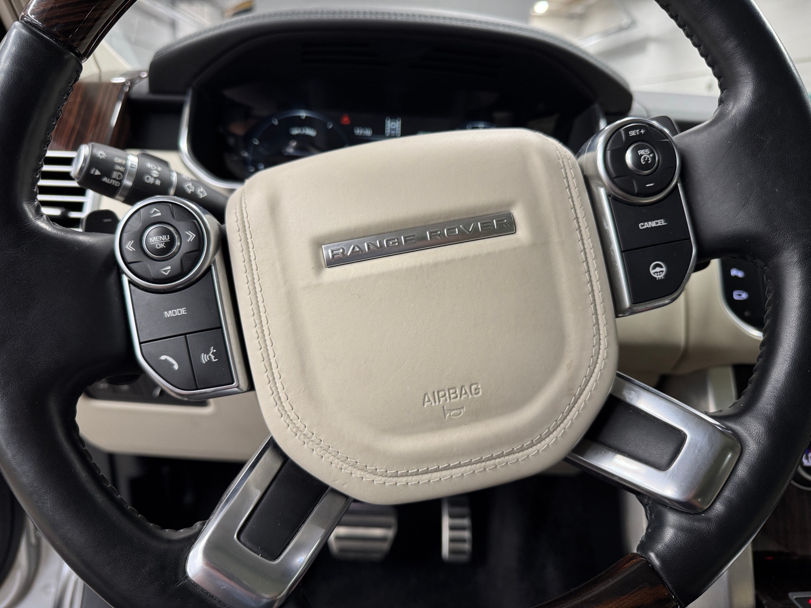 Thumbnail: 2016 Land Rover Range Rover - 4