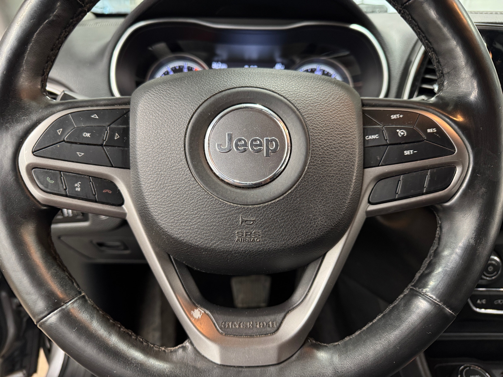 Thumbnail: 2019 Jeep Cherokee - 4