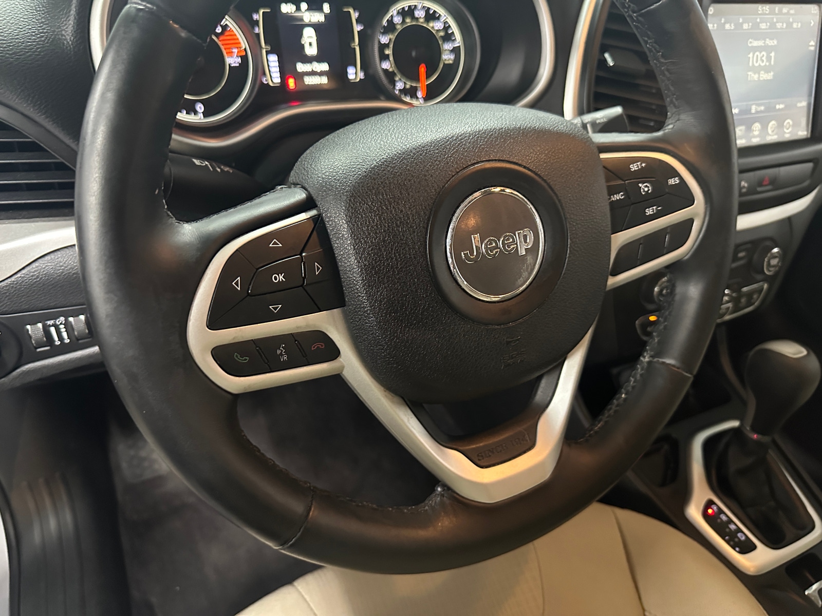 Thumbnail: 2017 Jeep Cherokee - 5