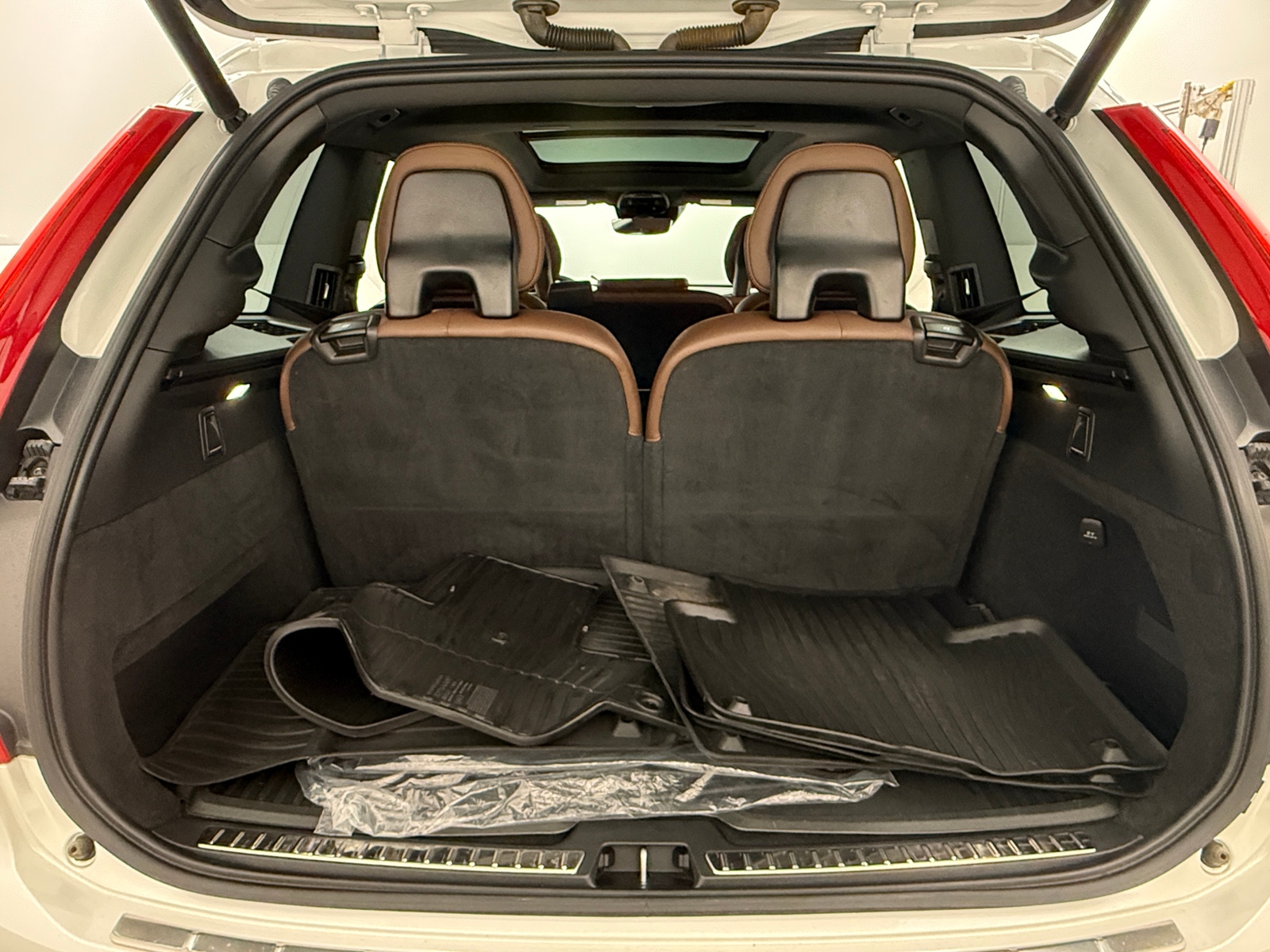 Thumbnail: 2022 Volvo XC90 - 6