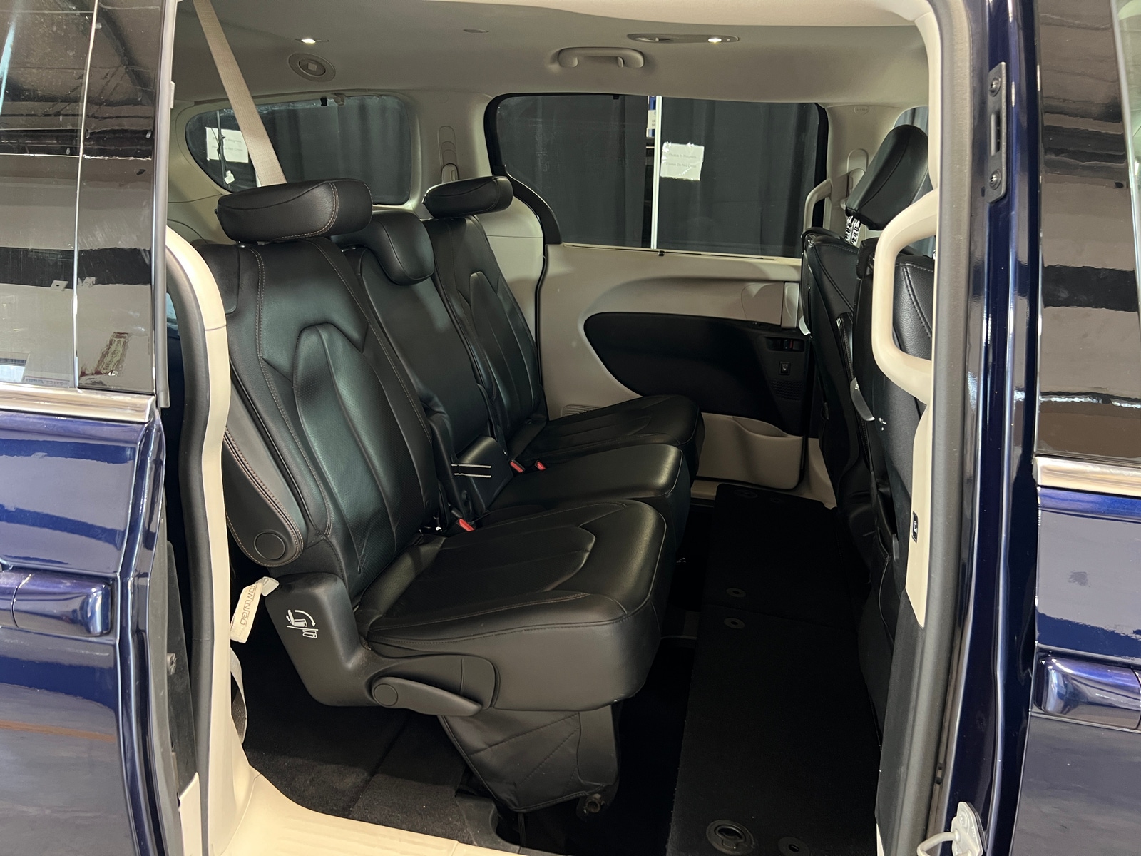 Thumbnail: 2017 Chrysler Pacifica - 5