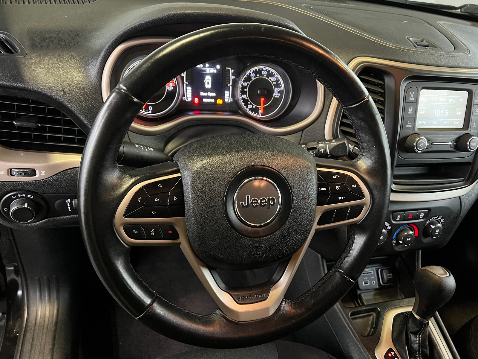 Thumbnail: 2017 Jeep Cherokee - 5