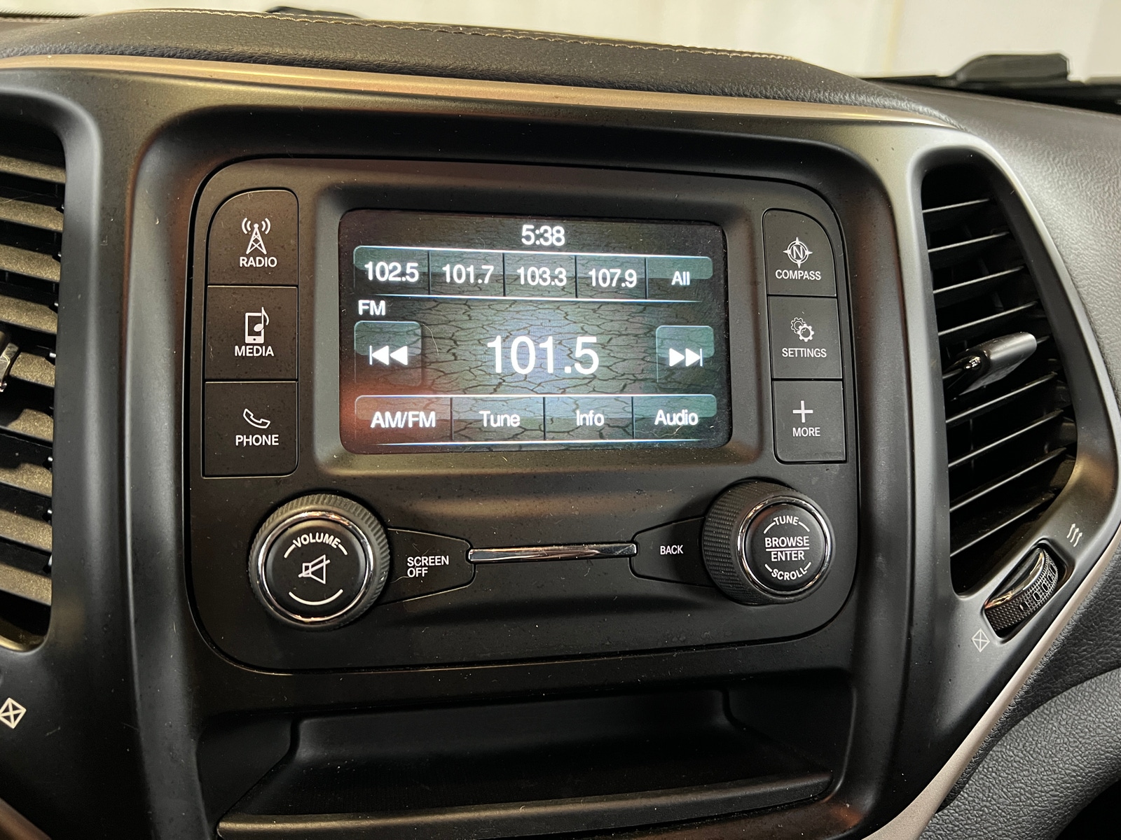 Thumbnail: 2017 Jeep Cherokee - 4