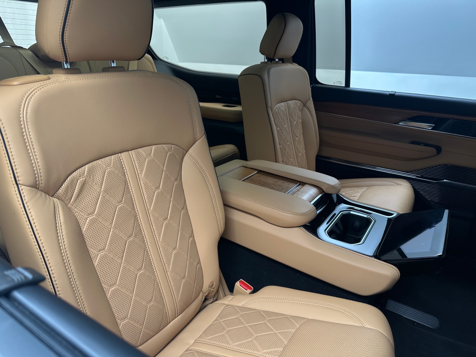 Thumbnail: 2023 Jeep Grand Wagoneer - 5