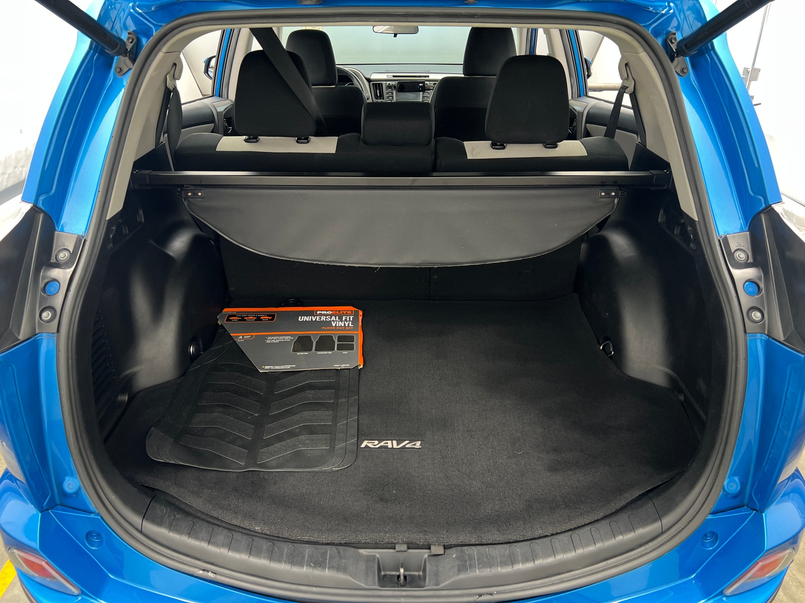 Thumbnail: 2017 Toyota RAV4 - 7