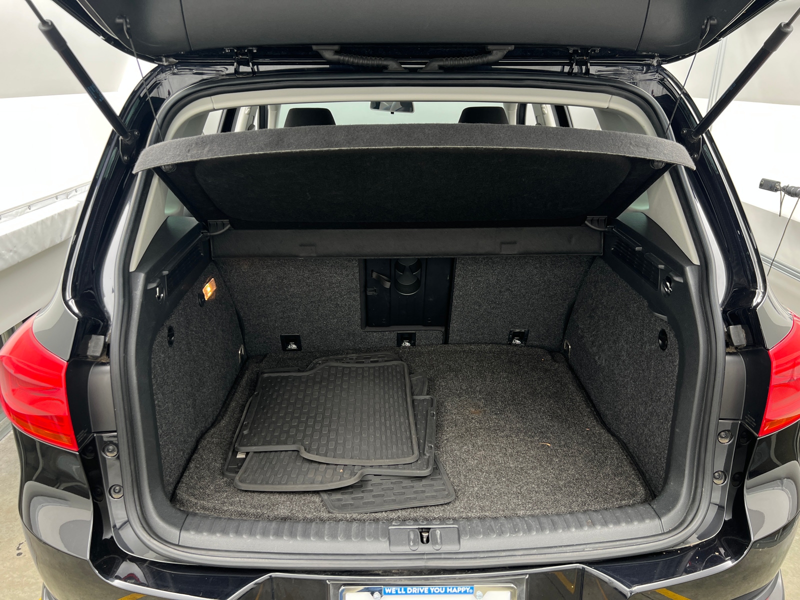 Thumbnail: 2017 Volkswagen Tiguan - 7