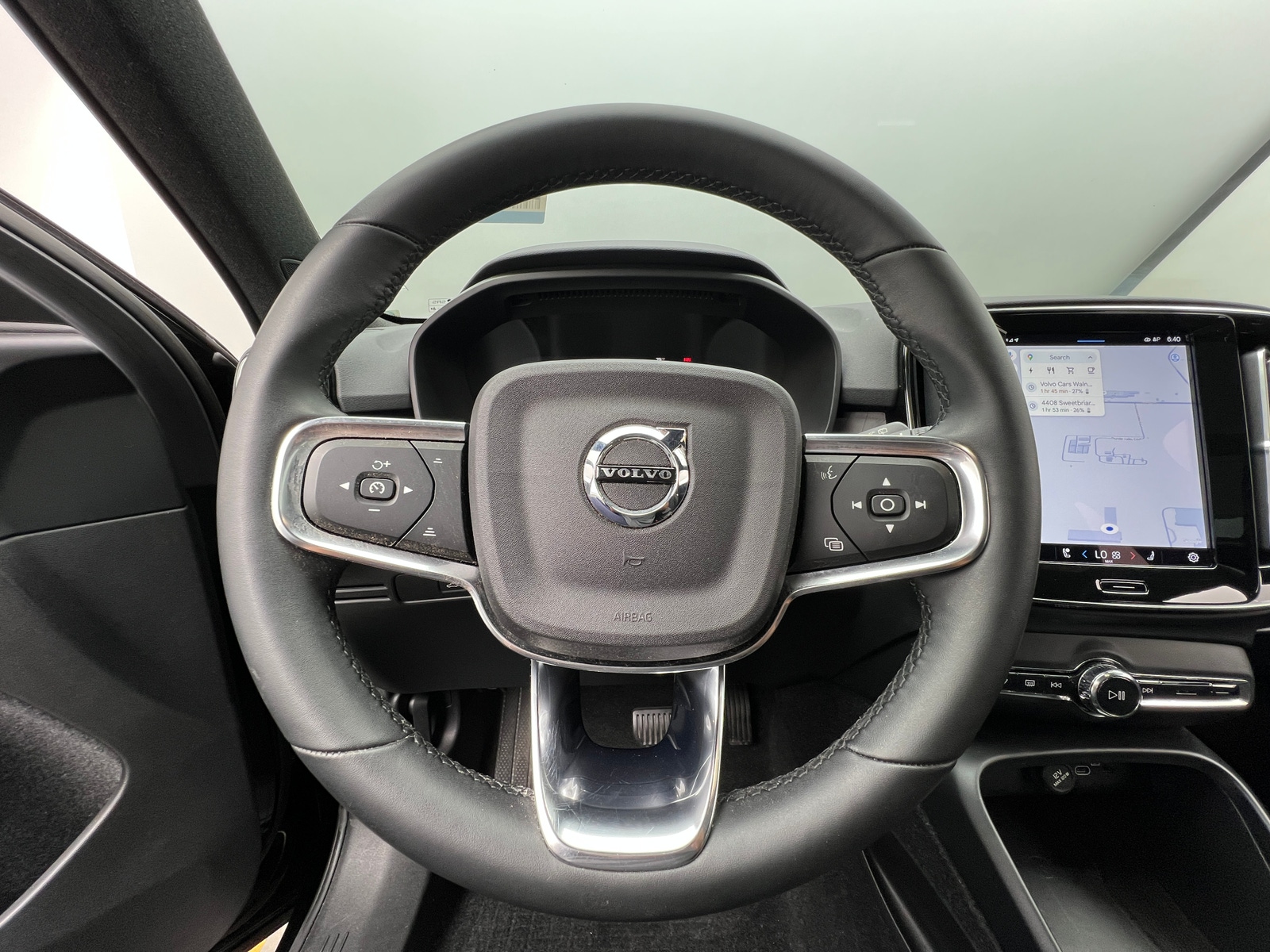 Thumbnail: 2023 Volvo XC40 - 5