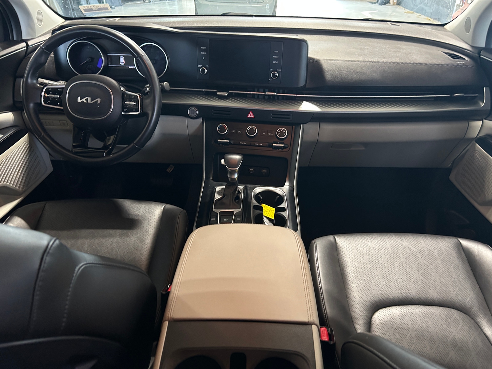 Thumbnail: 2022 Kia Carnival - 3