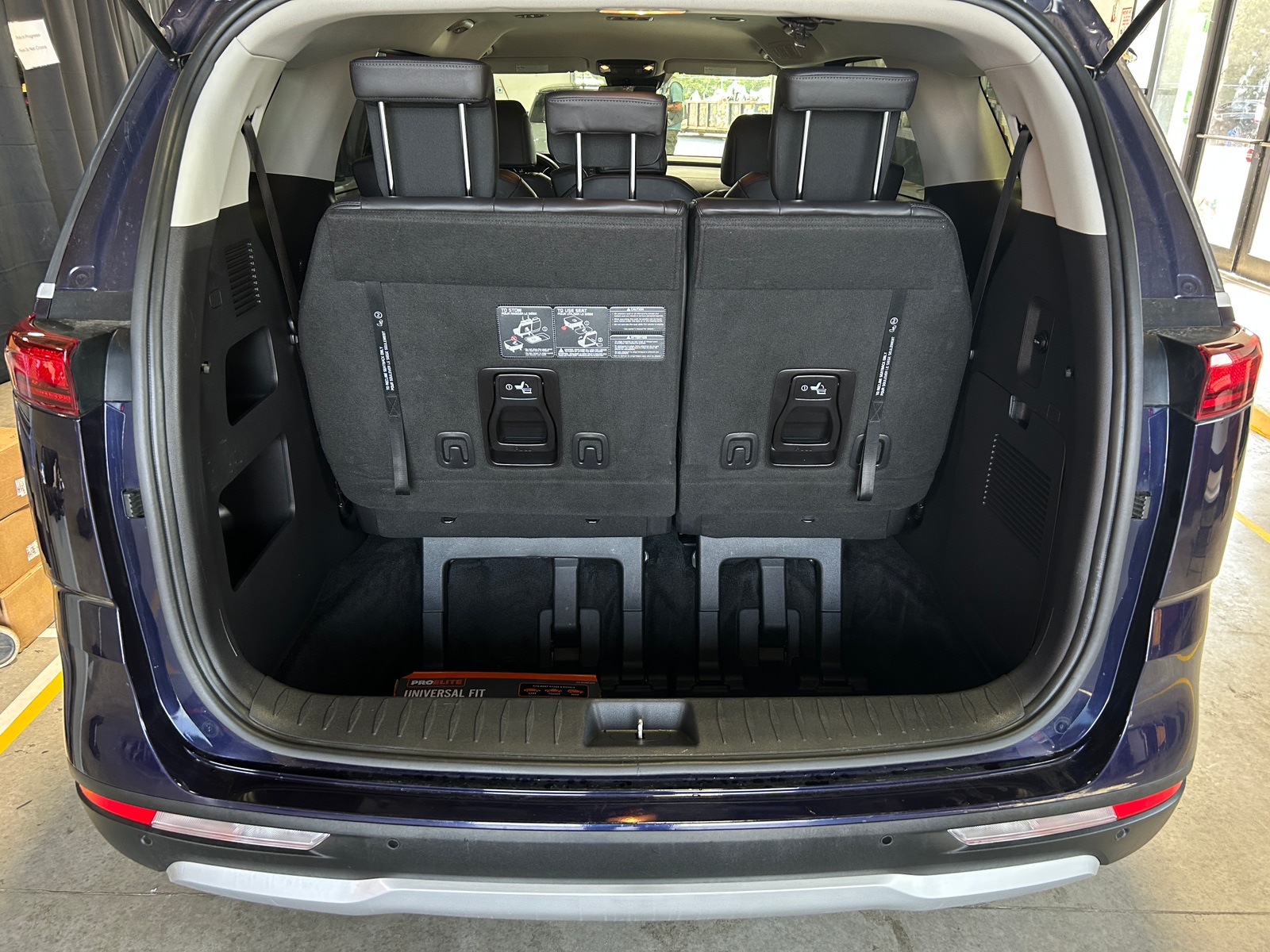 Thumbnail: 2022 Kia Carnival - 7