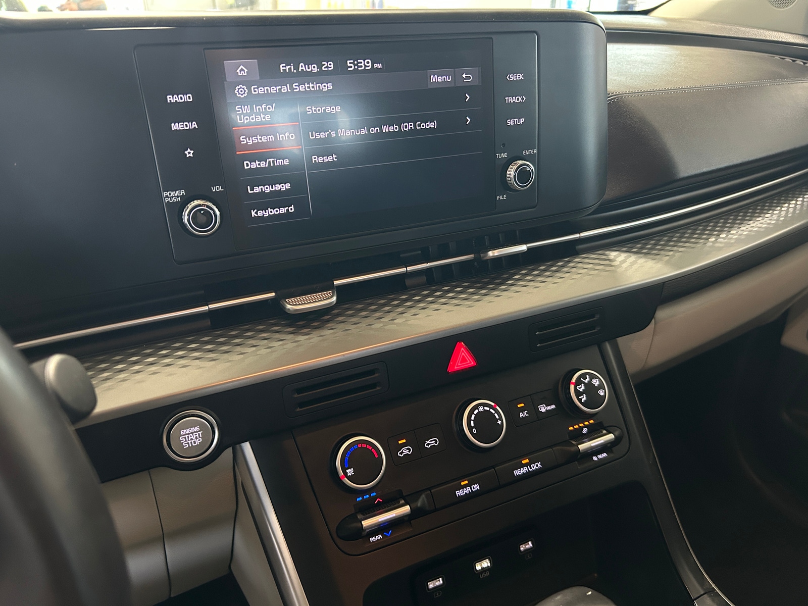Thumbnail: 2022 Kia Carnival - 4