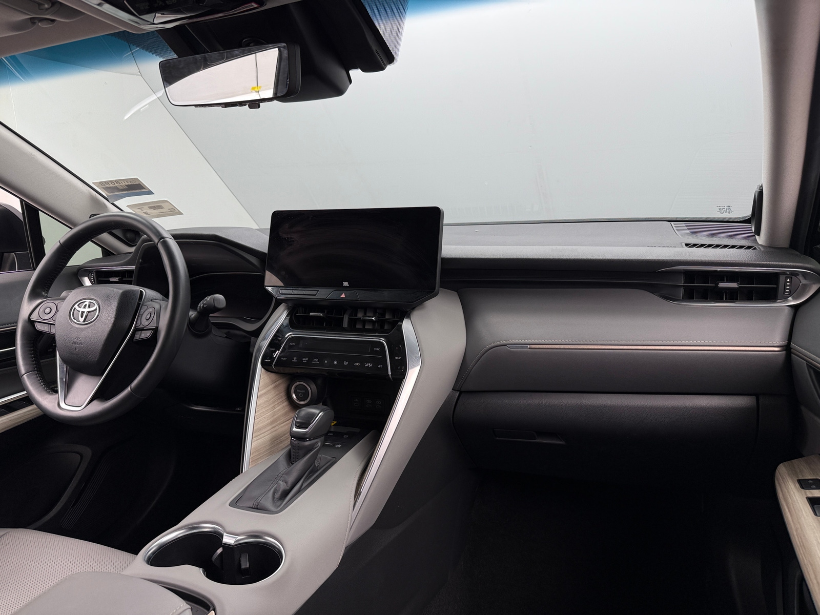 Thumbnail: 2023 Toyota Venza - 3