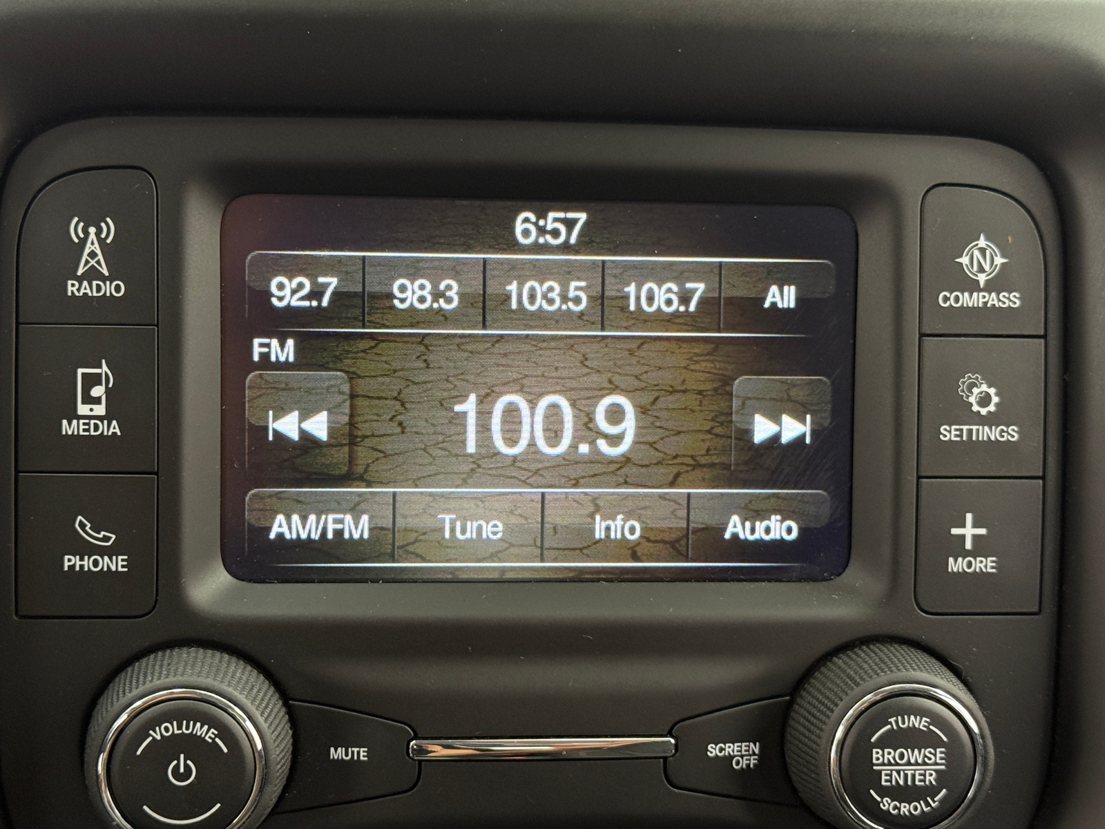 Thumbnail: 2017 Jeep Compass - 4