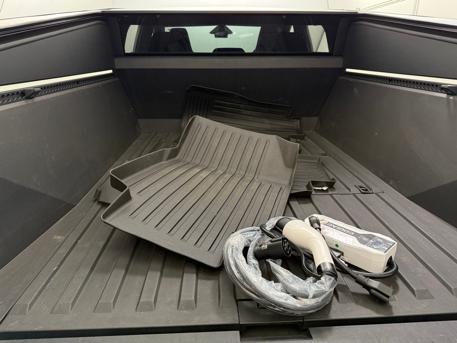 Thumbnail: 2024 Tesla Cybertruck - 5
