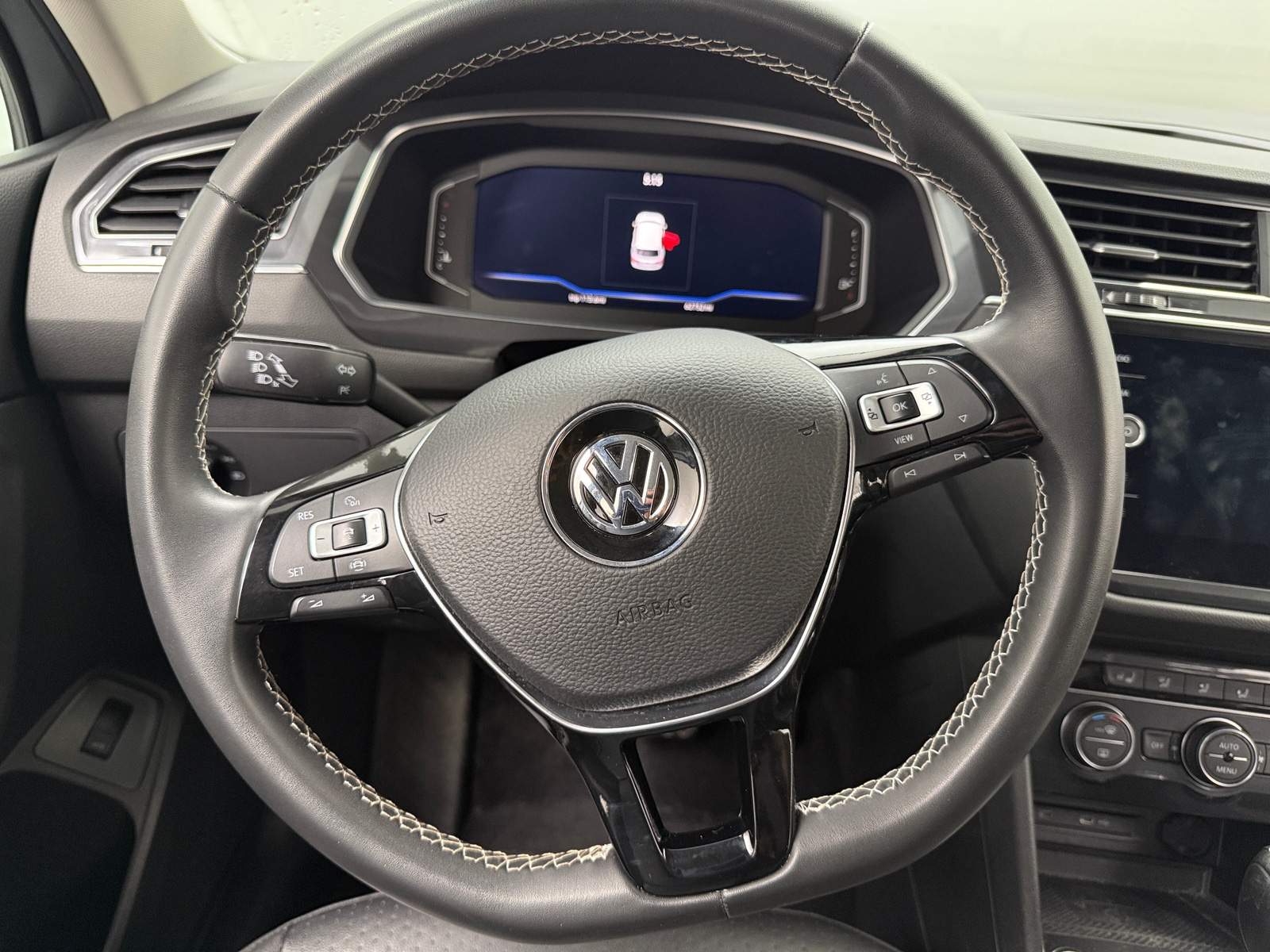 Thumbnail: 2021 Volkswagen Tiguan - 4