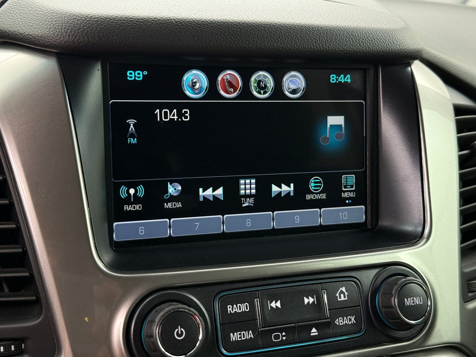 Thumbnail: 2019 Chevrolet Tahoe - 4
