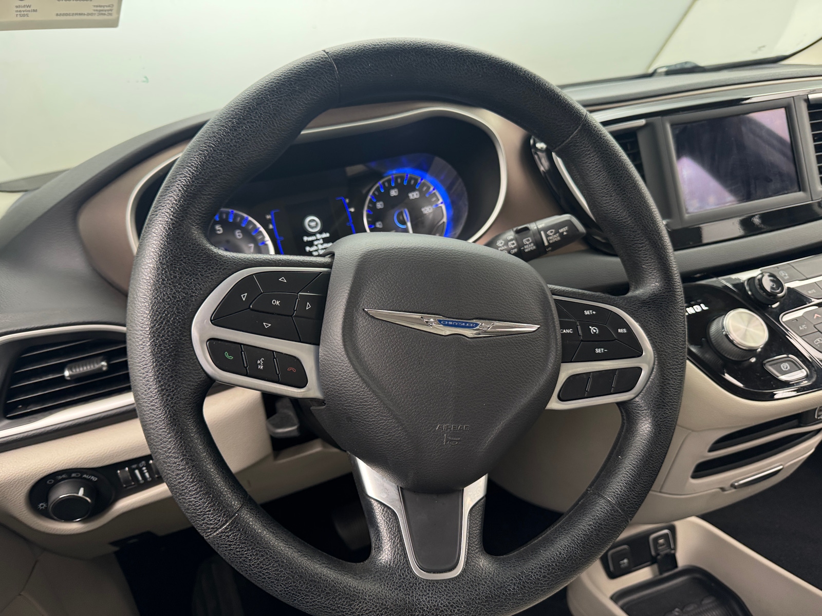 Thumbnail: 2021 Chrysler Voyager - 4