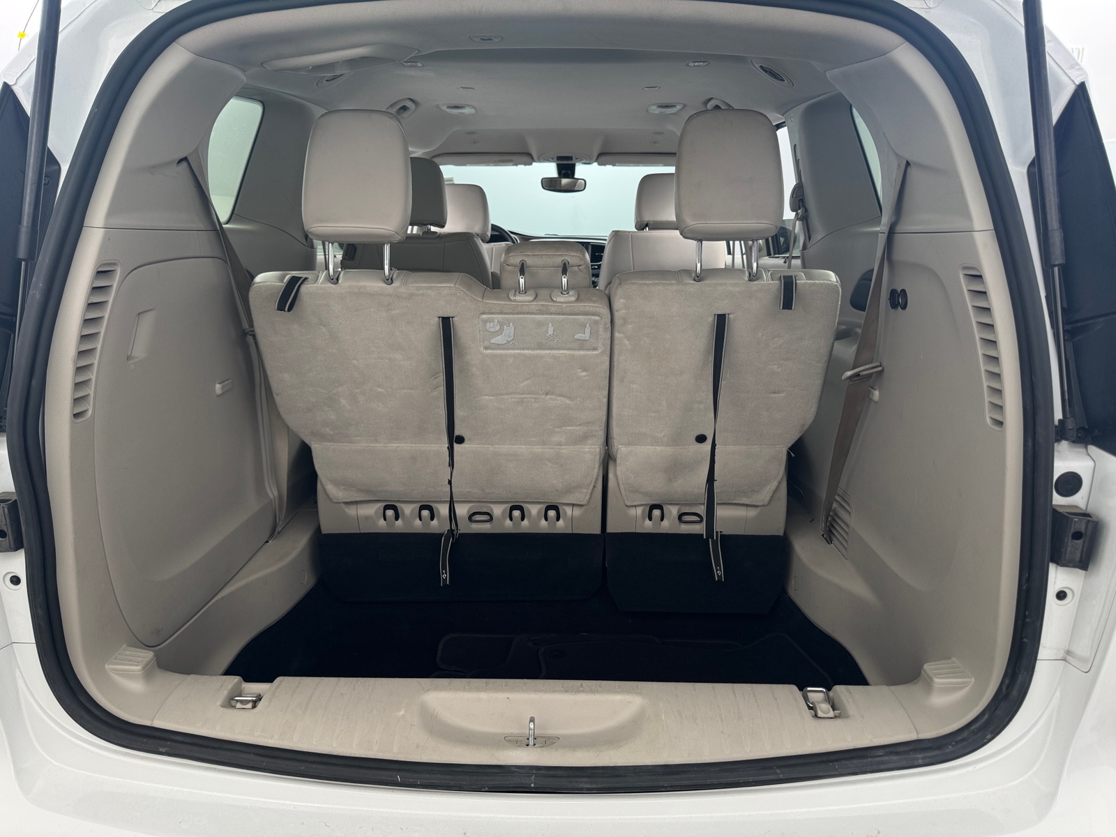 Thumbnail: 2021 Chrysler Voyager - 6