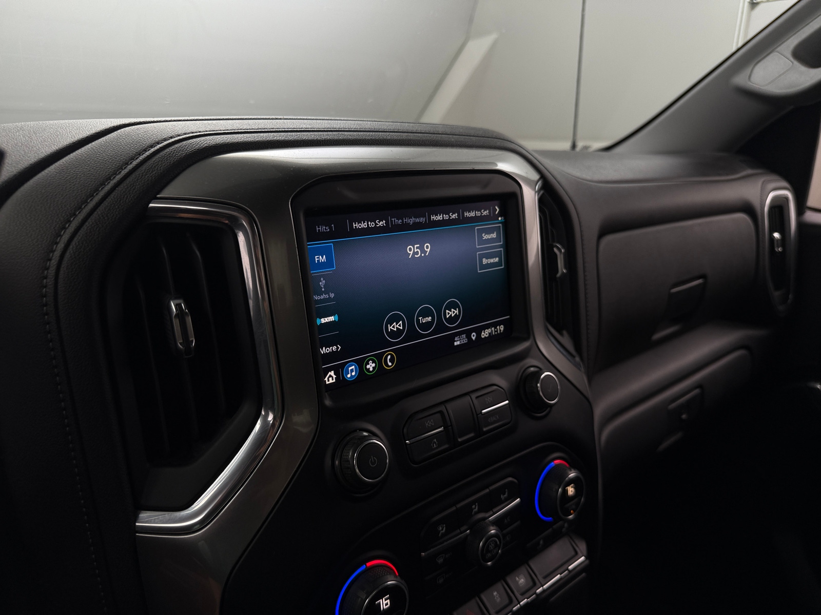 Thumbnail: 2021 Chevrolet Silverado 1500 - 4