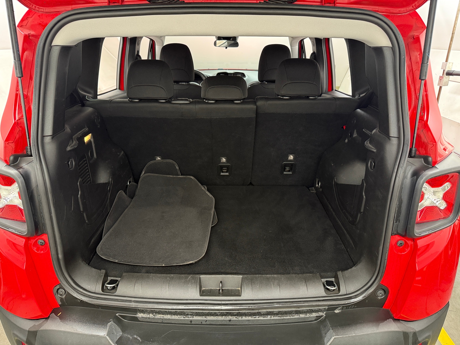 Thumbnail: 2021 Jeep Renegade - 7