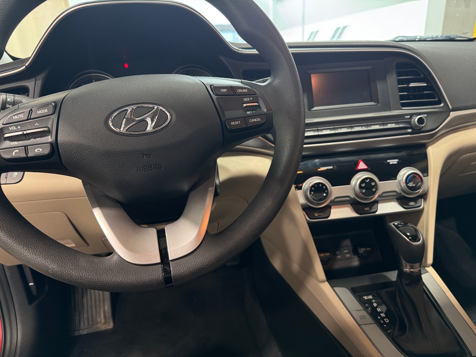 Thumbnail: 2019 Hyundai Elantra - 3