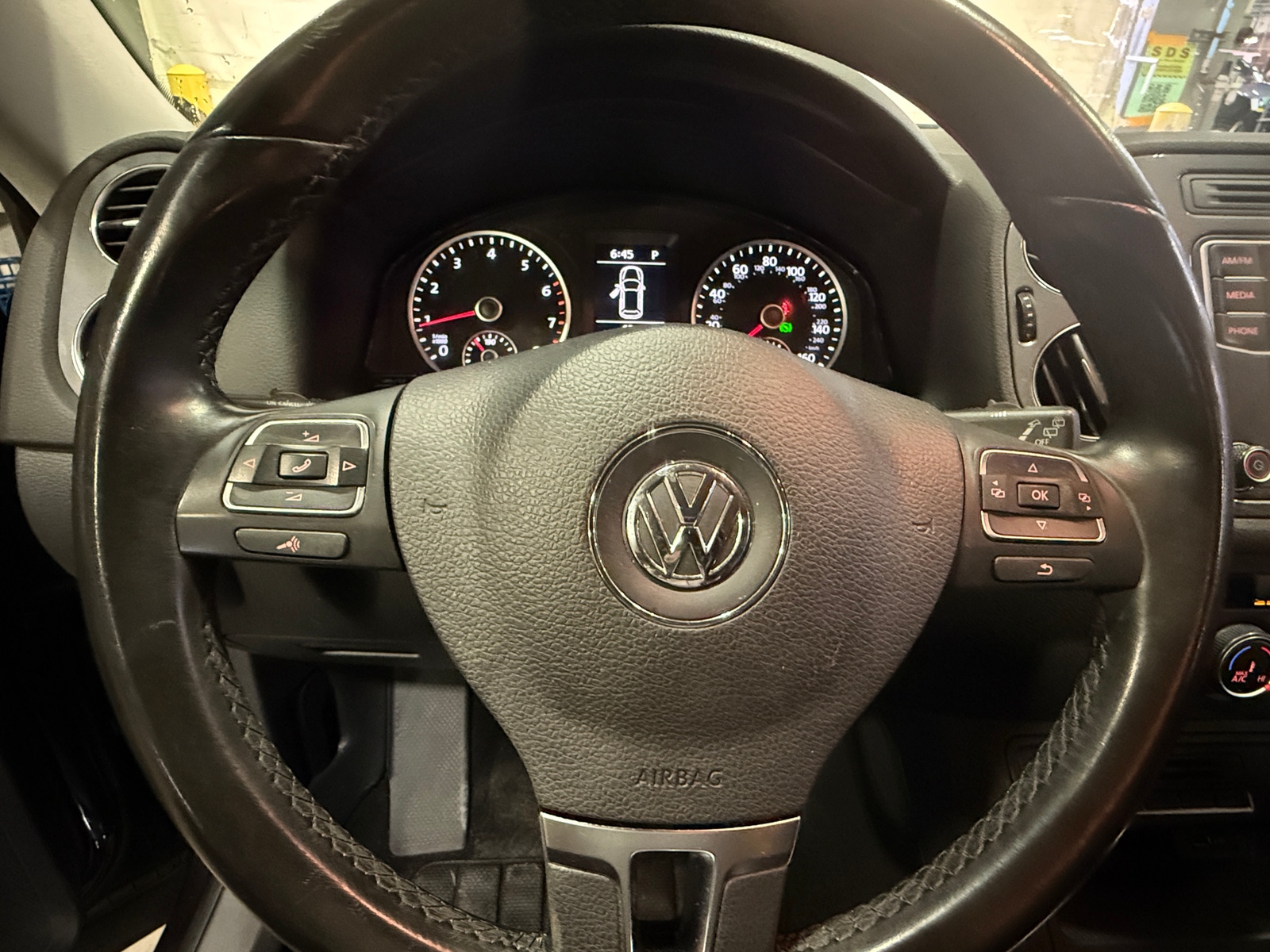 Thumbnail: 2016 Volkswagen Tiguan - 4